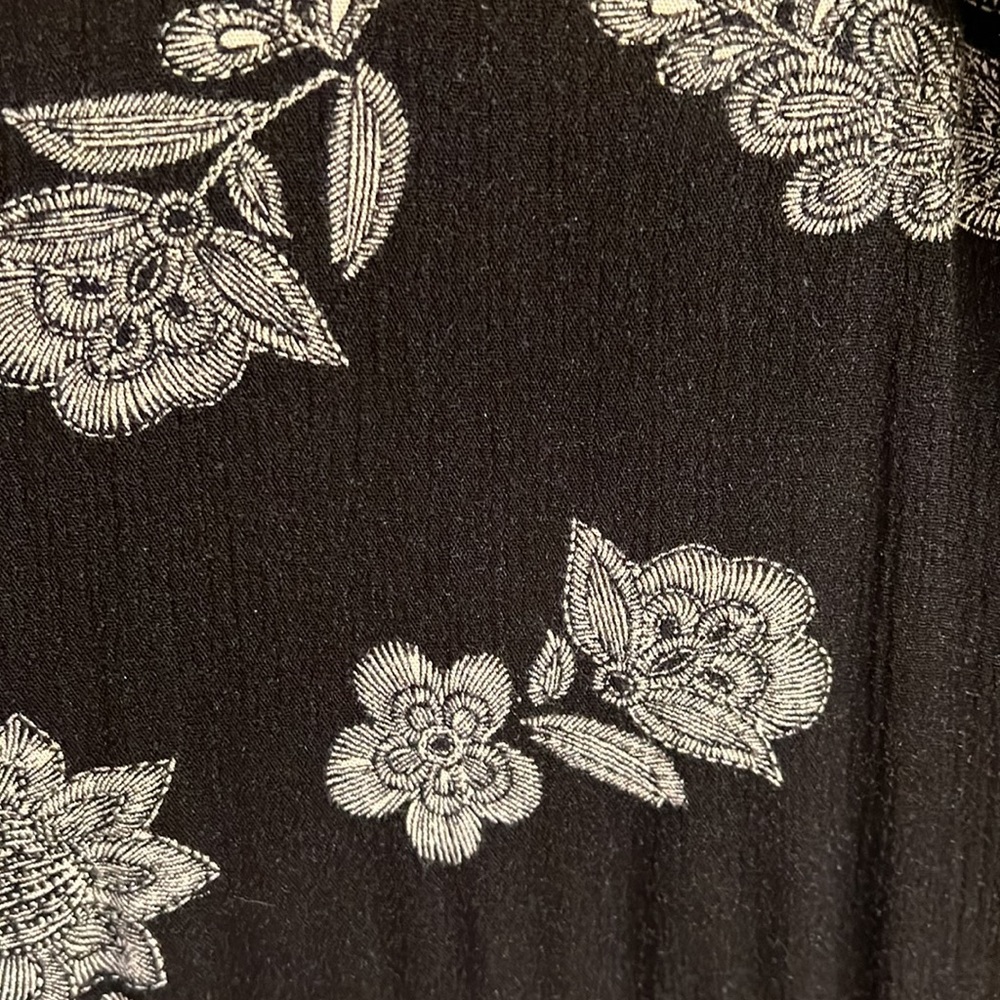 Mossimo Black floral dress - Picture 4 of 5
